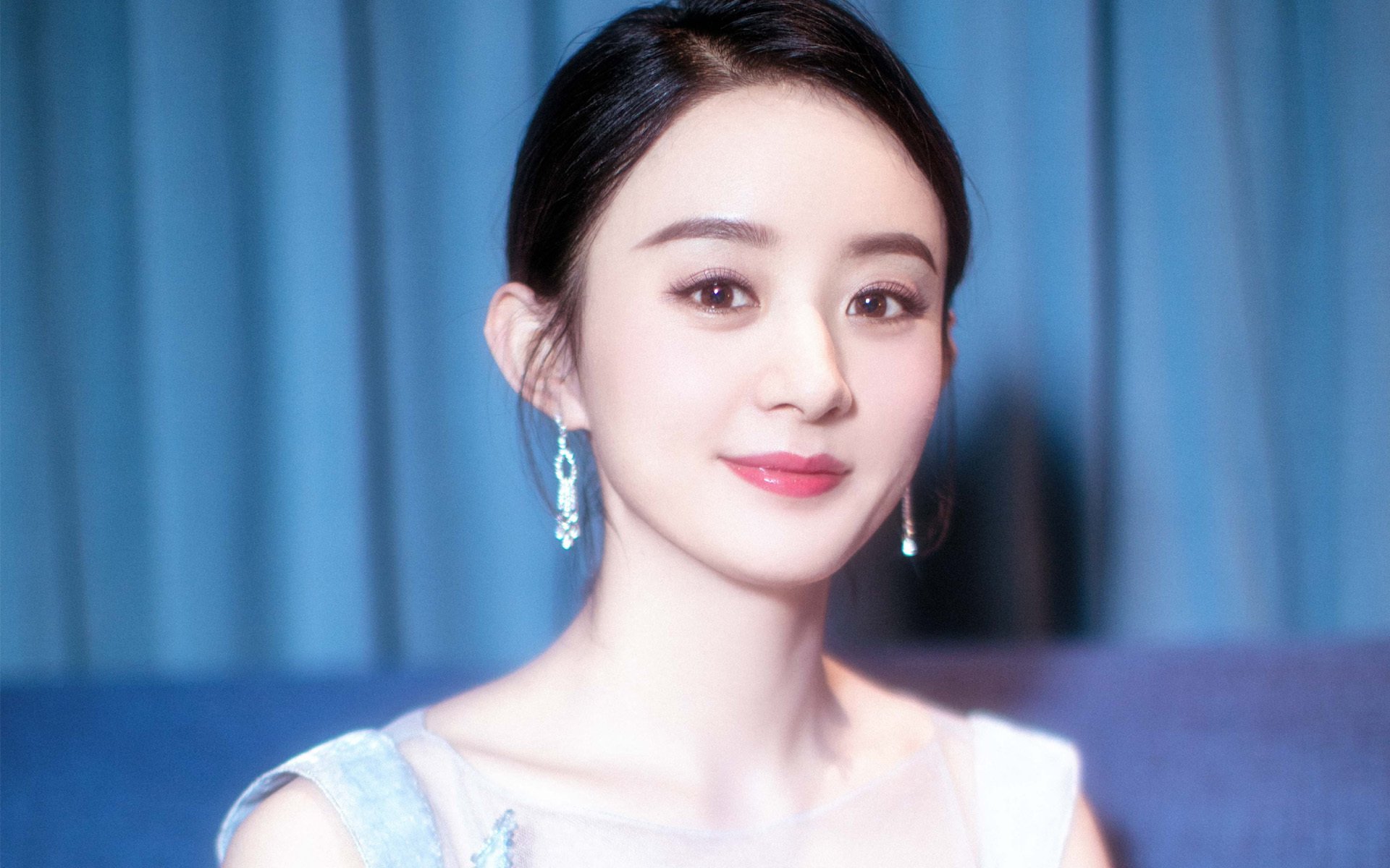 英格兰骑手汤姆·麦克尤恩在巴黎奥运会上获得个人障碍赛银牌，创造历史。