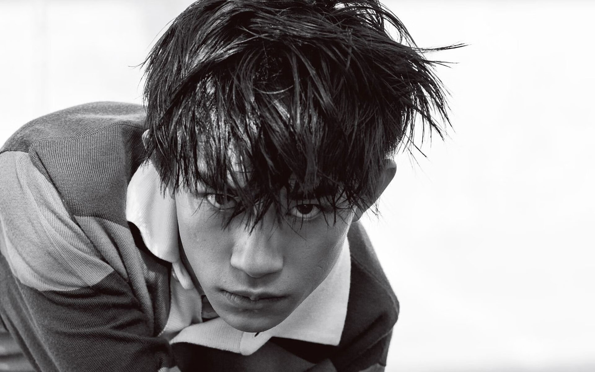 “宽板滑水：东三叉湖赛场掀起水上运动新风潮”