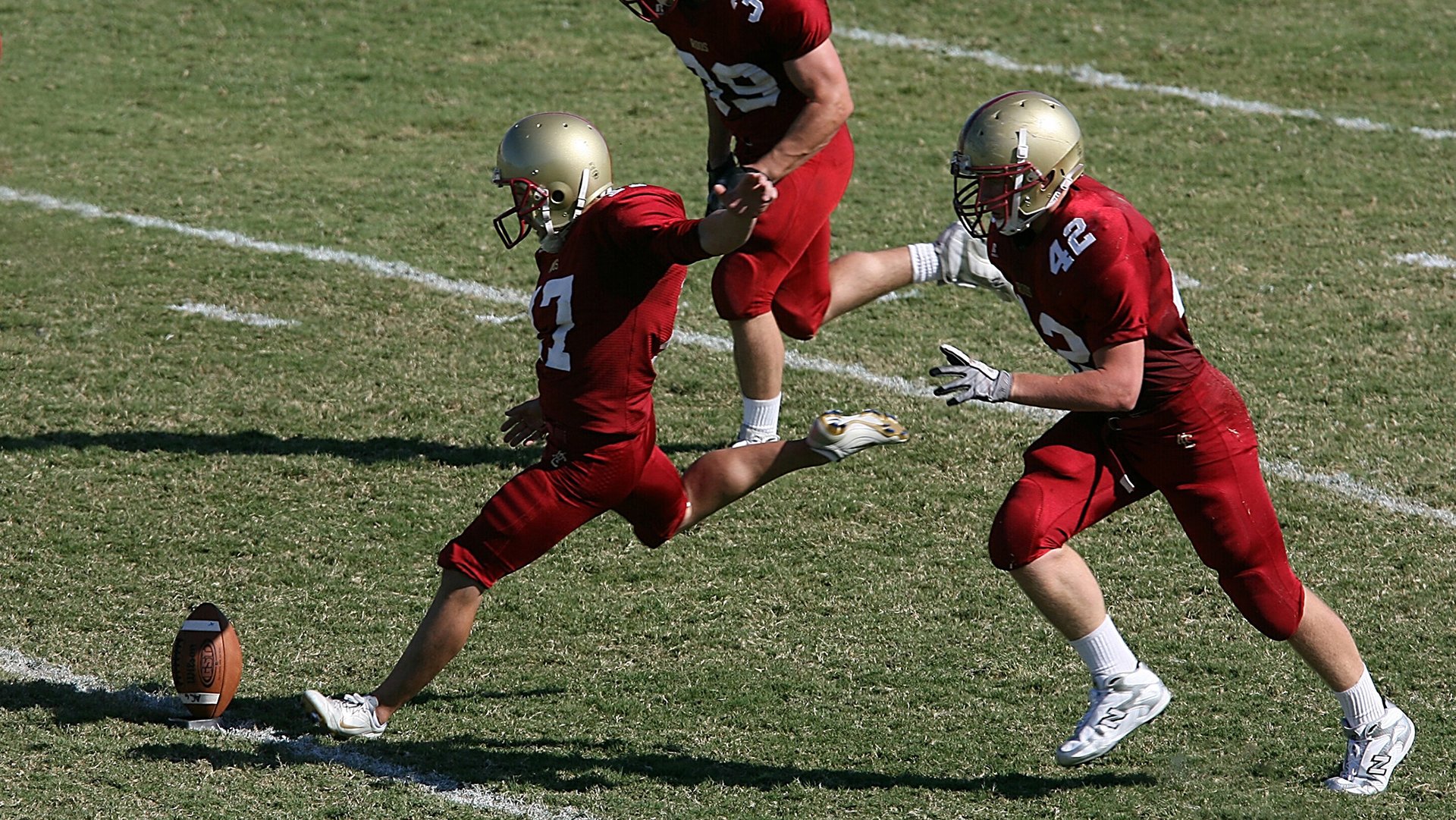“英超强强对话：豪门对决激烈上演，榜首之争白热化”，英超豪门多